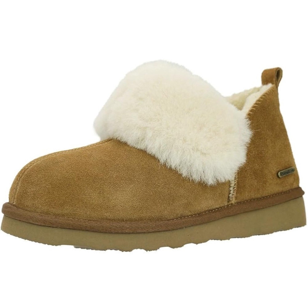 Cozy Tan Woman’s Moccasins Memory Foam  Size 10 Indoor/Outdoor!